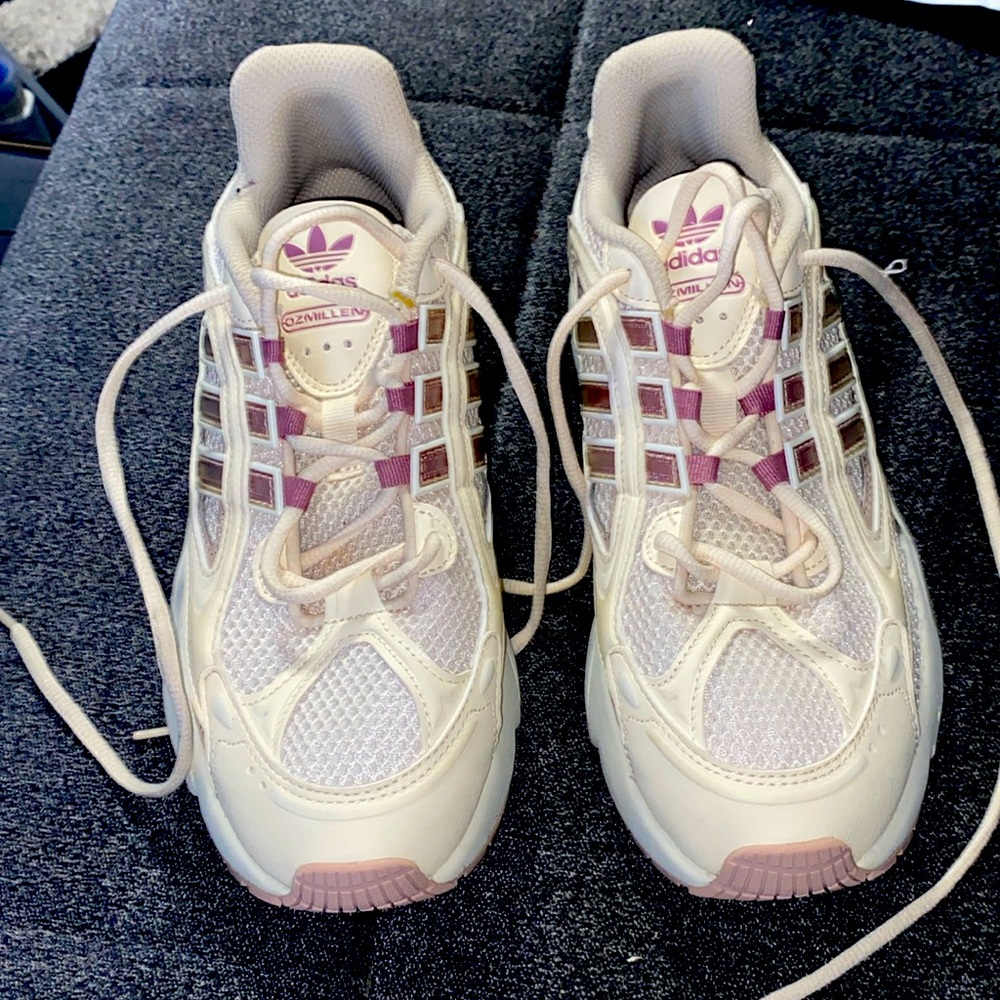 Women’s Size 9 Adidas